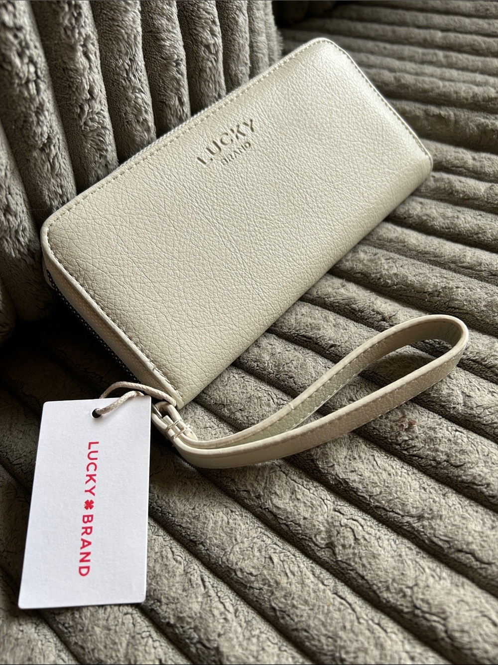Lucky Brand Zip-Around Wristlet Wallet NWT Cream Pebbled Leather Embossed Logo